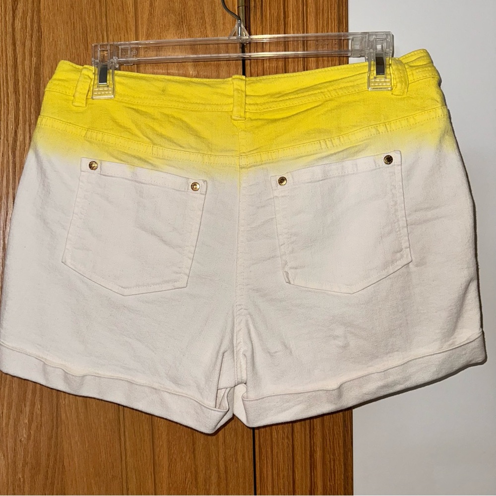 Shorts size S mid-rise 16” laying flat 32” around - Picture 3 of 7